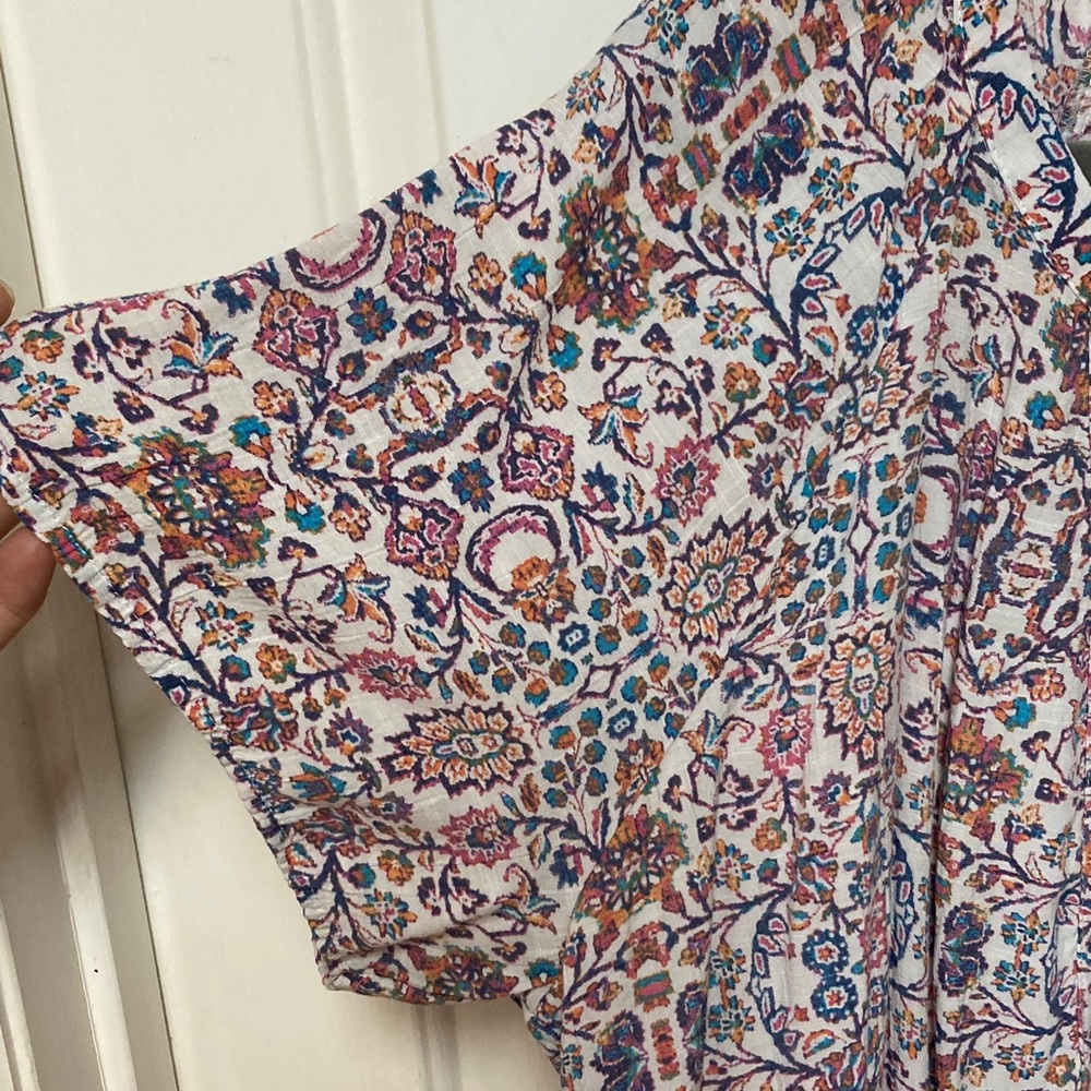 3/$20 bundle and save
Kim Rogers Multicolor Patterned Blouse - Picture 3 of 8